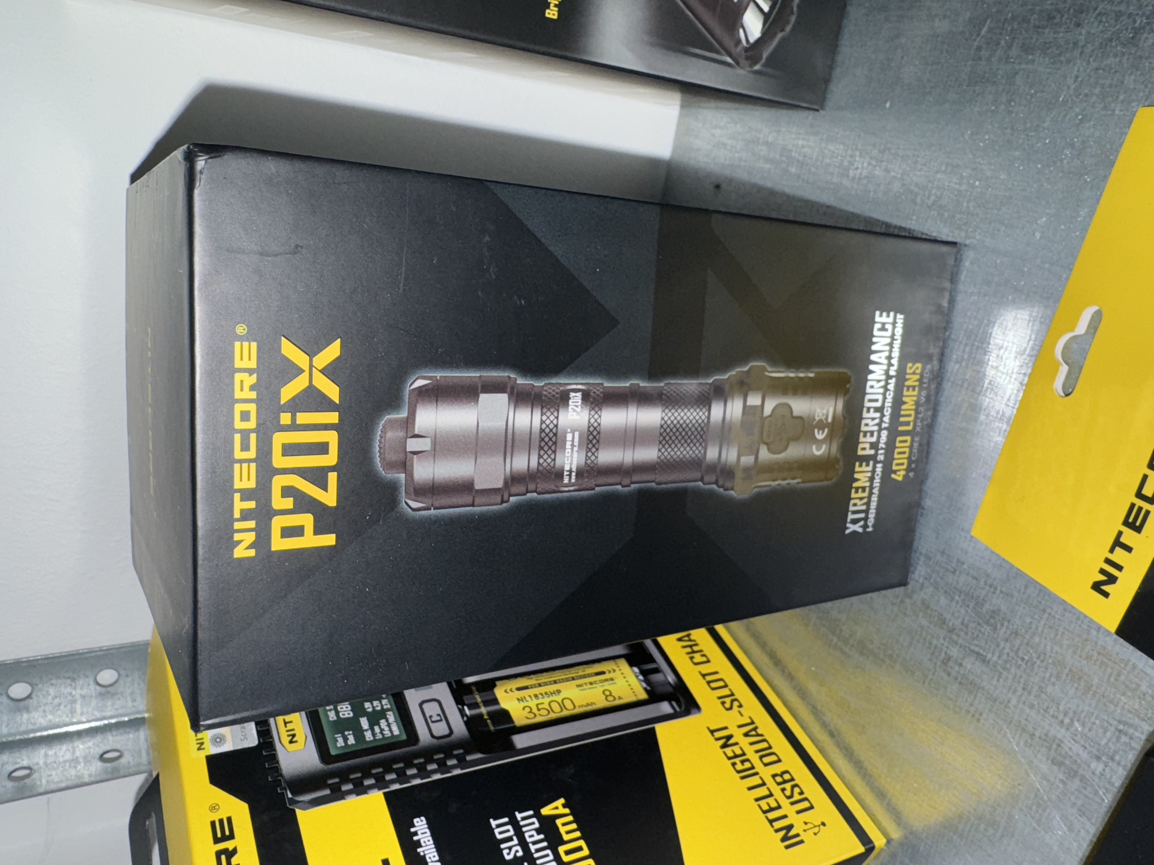 Nitecore P20iX Kompakt-Taschenlampe